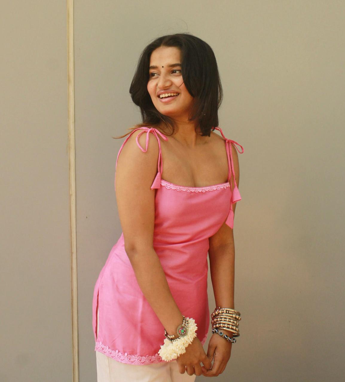 Gulabari kurti